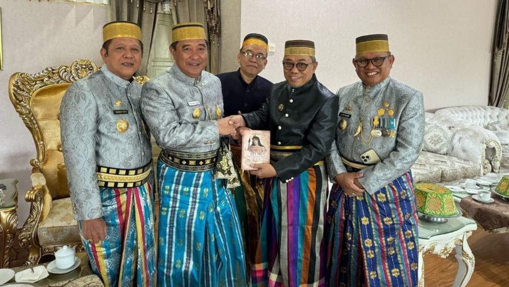 Pj Gubernur Sulsel Apresiasi Penerbitan Catatan Harian Arung Palakka oleh Perwira LPMT